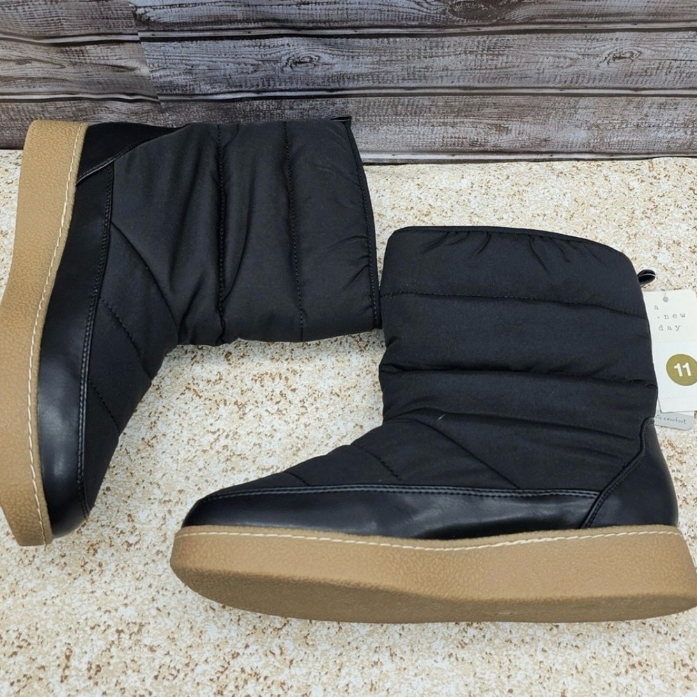 a new day  woman’s Black Quilted Winter Ankle Boot with Tan Platform Sole size 6 - Picture 2 of 14